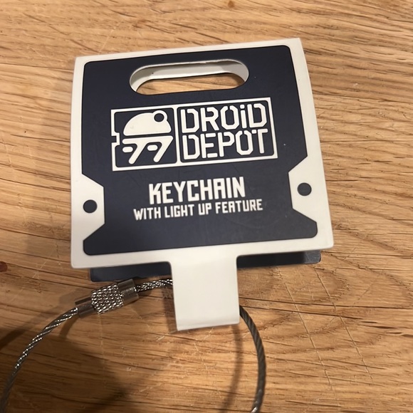 NWT Star Wars Galaxy’s Edge Sith Probe Light Up Keychain - Picture 3 of 7